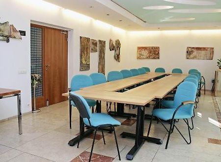 Svätý Jur Hotel Maxim מראה חיצוני תמונה