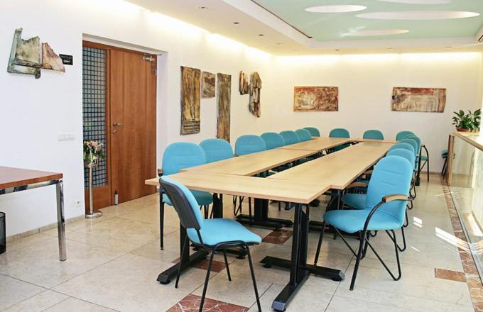 Svätý Jur Hotel Maxim מראה חיצוני תמונה