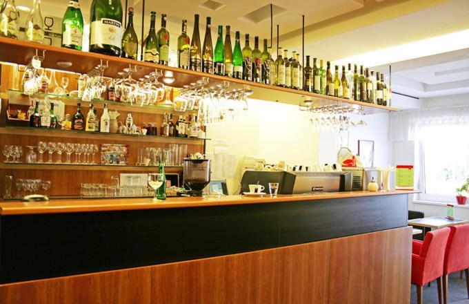 Svätý Jur Hotel Maxim מראה חיצוני תמונה