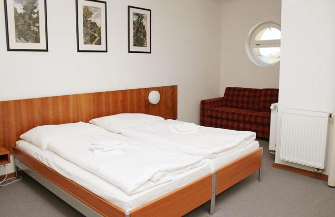 Svätý Jur Hotel Maxim מראה חיצוני תמונה