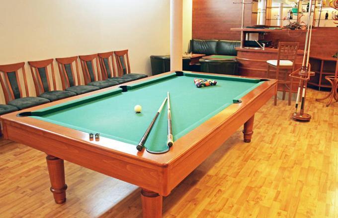 Svätý Jur Hotel Maxim מראה חיצוני תמונה