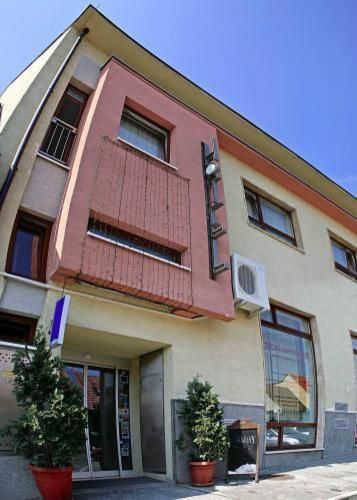 Svätý Jur Hotel Maxim מראה חיצוני תמונה