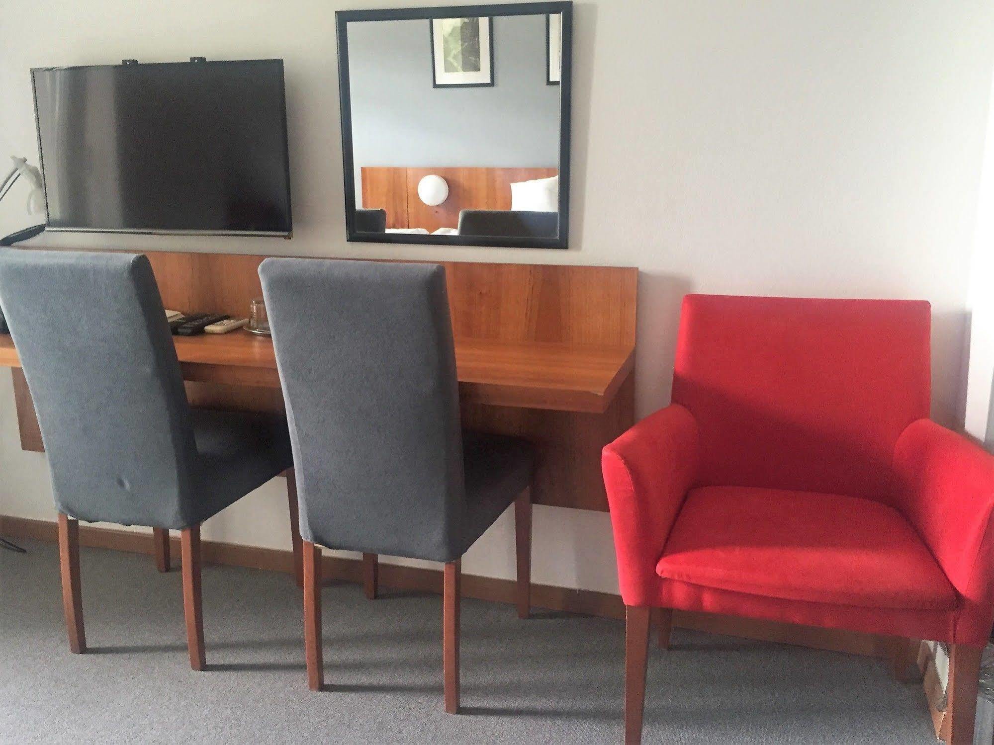 Svätý Jur Hotel Maxim מראה חיצוני תמונה