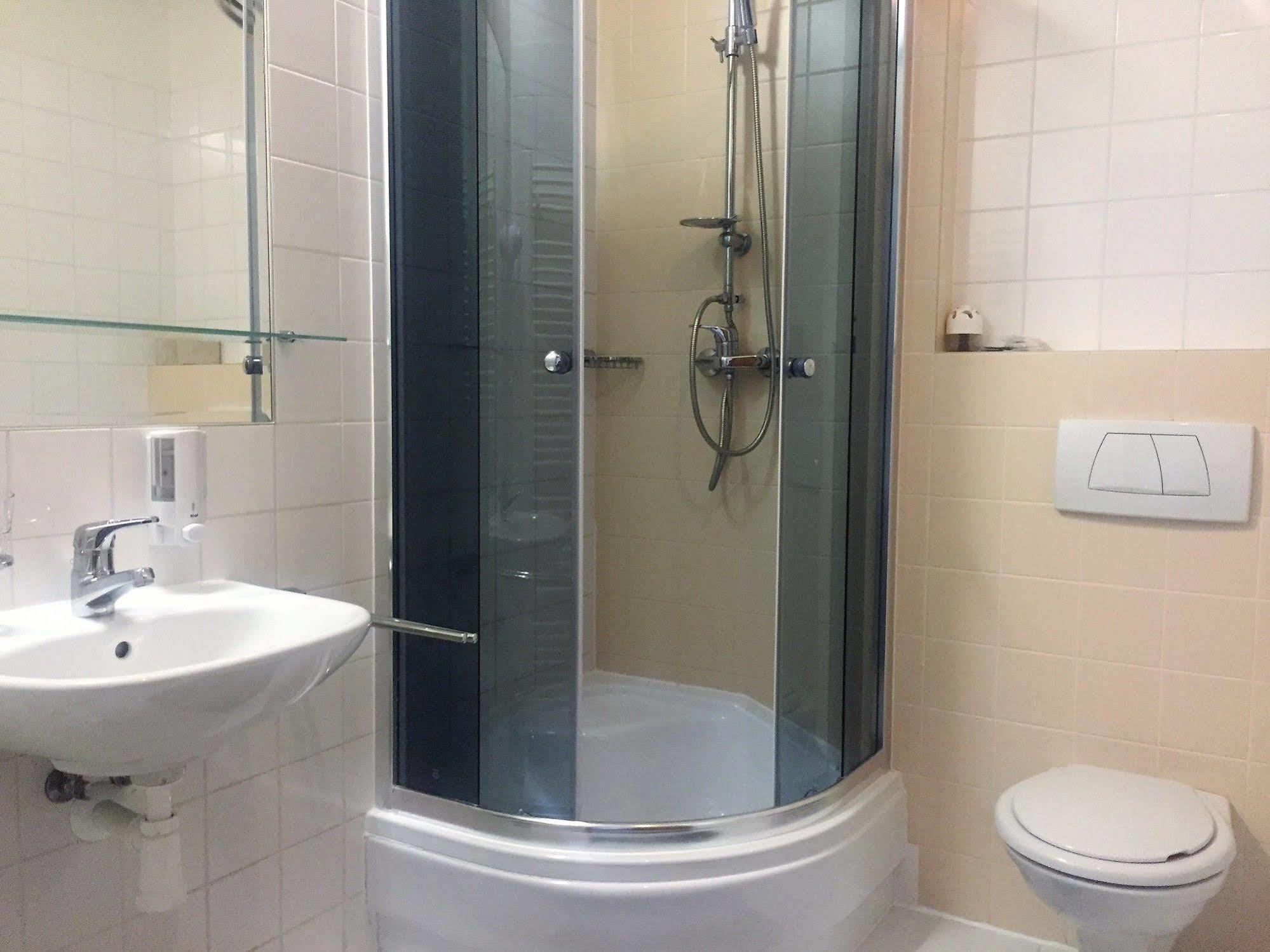 Svätý Jur Hotel Maxim מראה חיצוני תמונה