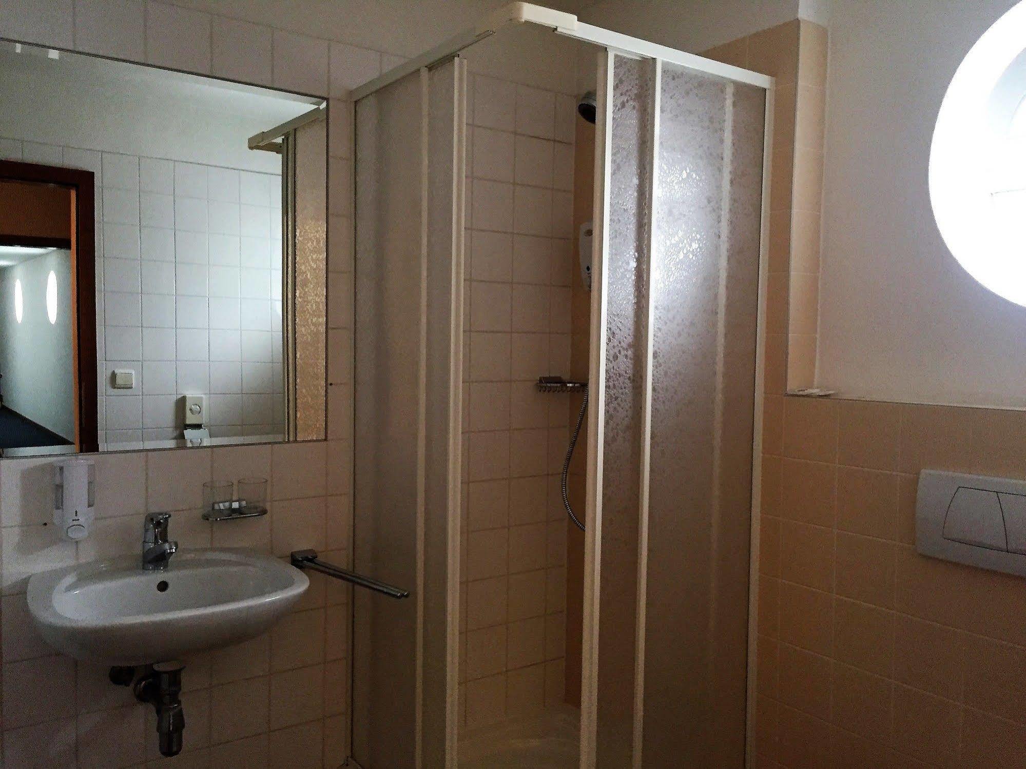 Svätý Jur Hotel Maxim מראה חיצוני תמונה