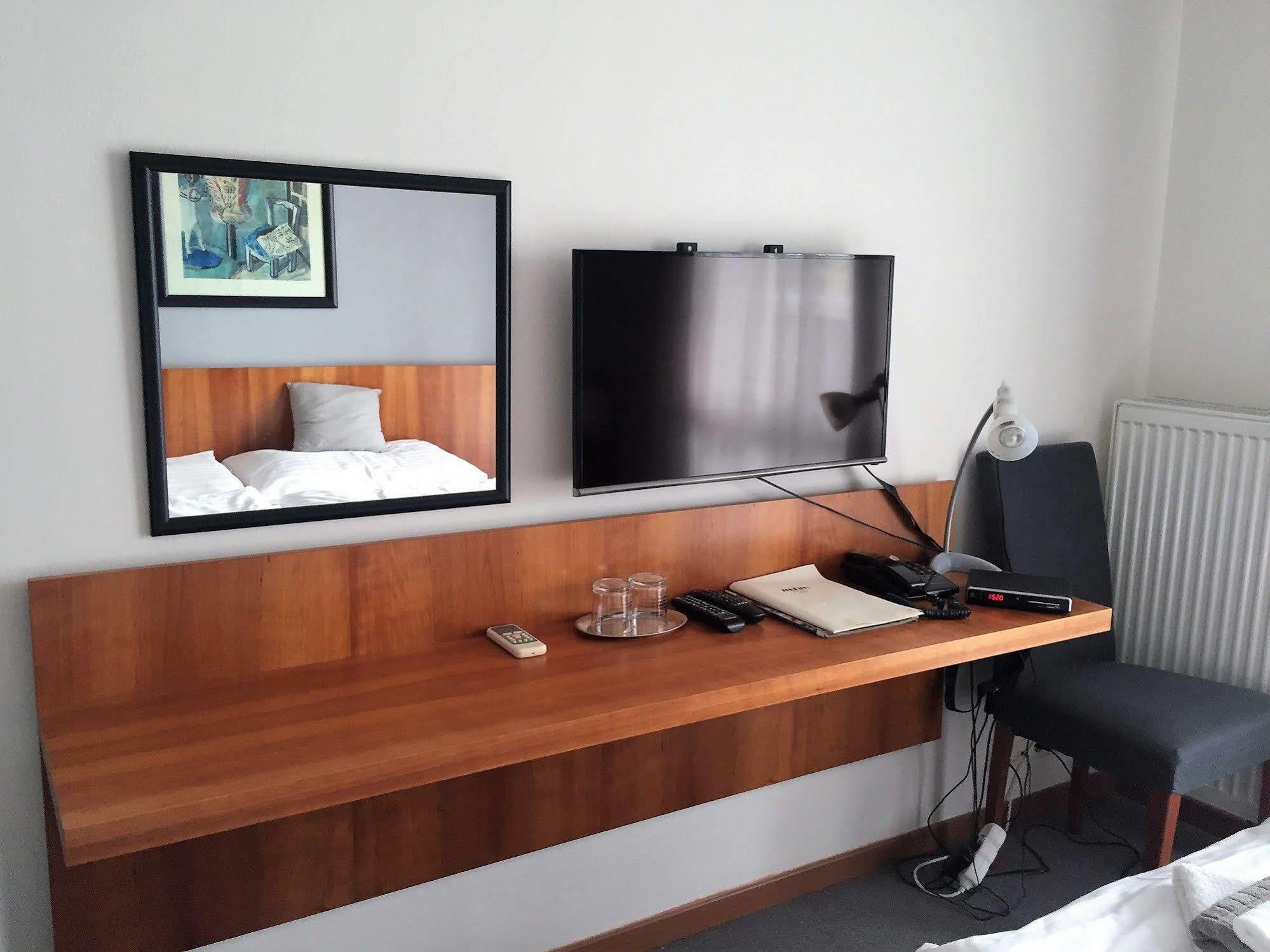 Svätý Jur Hotel Maxim מראה חיצוני תמונה